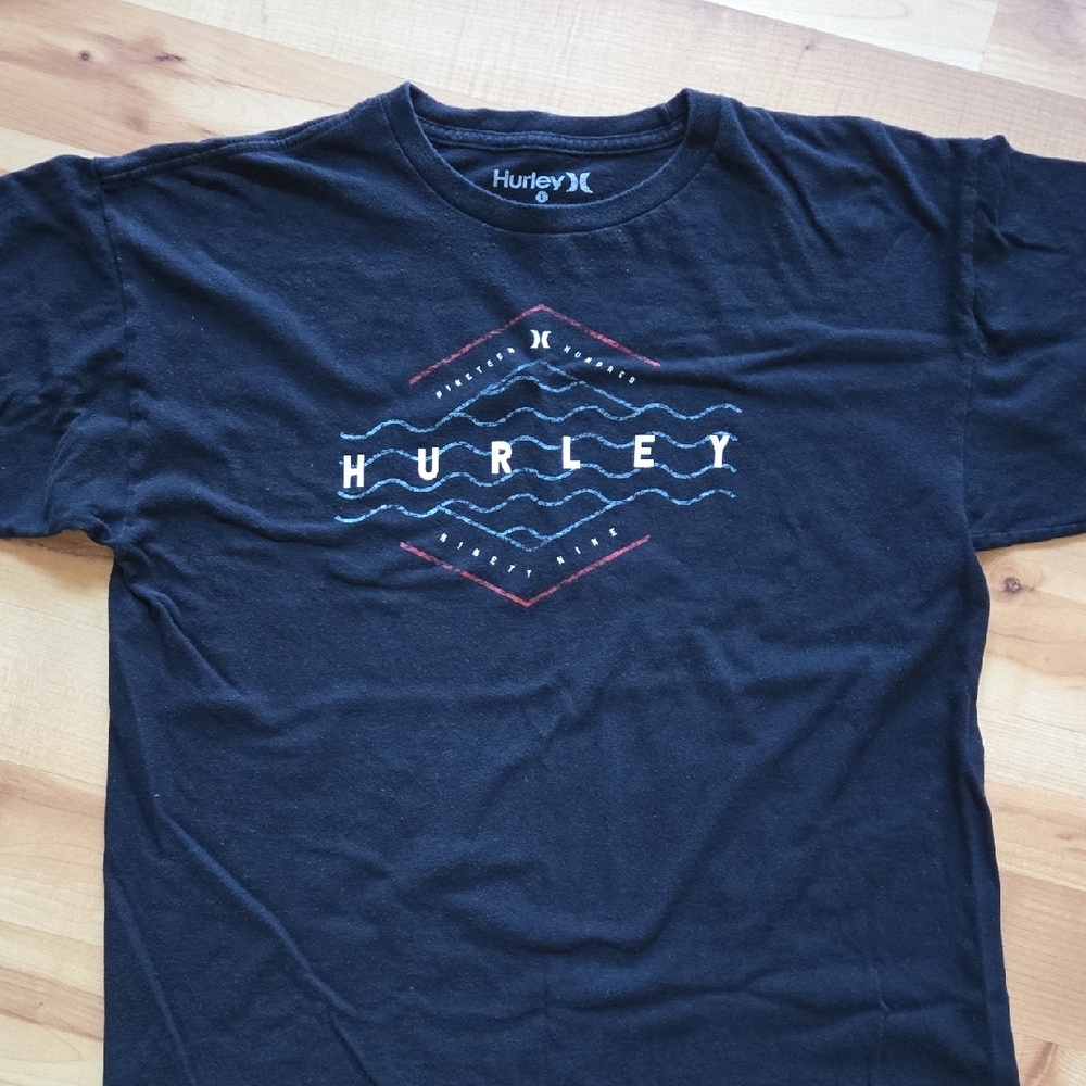 🖤 Hurley Black Tee with Graphic Design